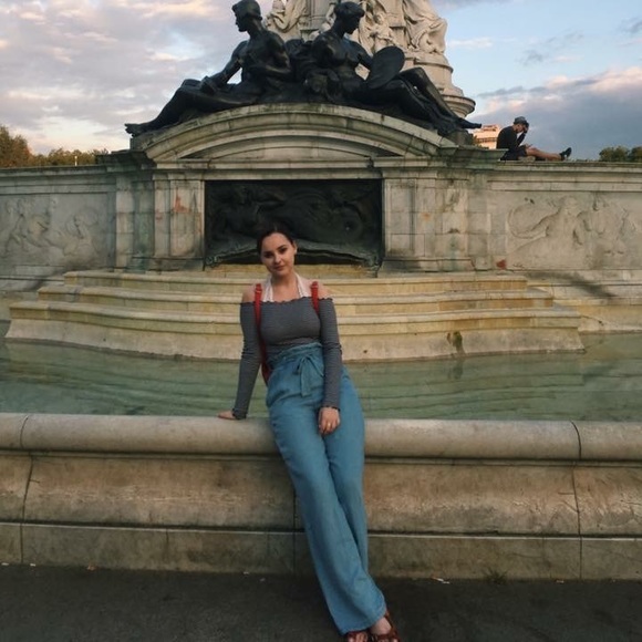 Meet your Posher, Amanda - Picture 7 of 7